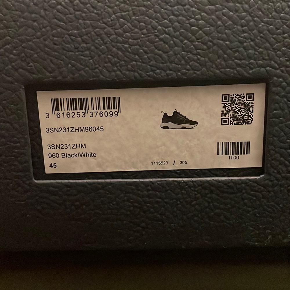 Reselling my Dior B22’s they are still in brand new 9/10 condition